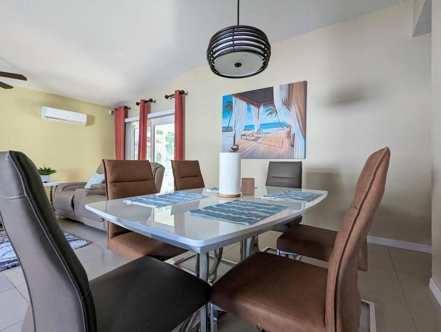 3Bed & 2Bath Property Couple Minutes From Siesta Key Beach & Downtown Sarasota Exterior foto