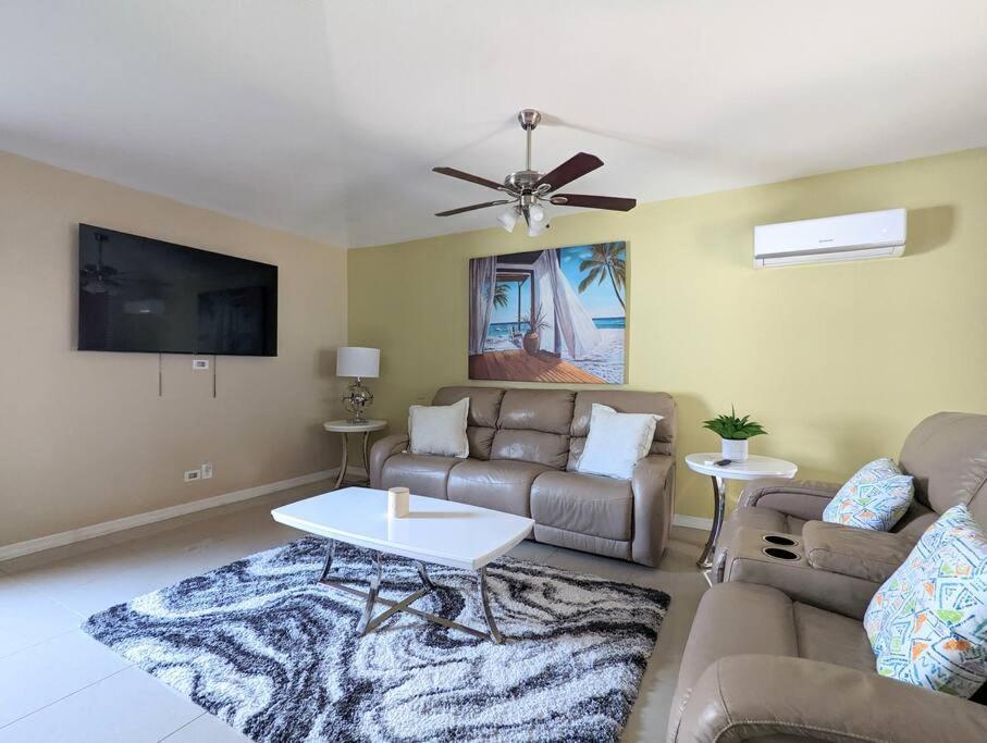3Bed & 2Bath Property Couple Minutes From Siesta Key Beach & Downtown Sarasota Exterior foto